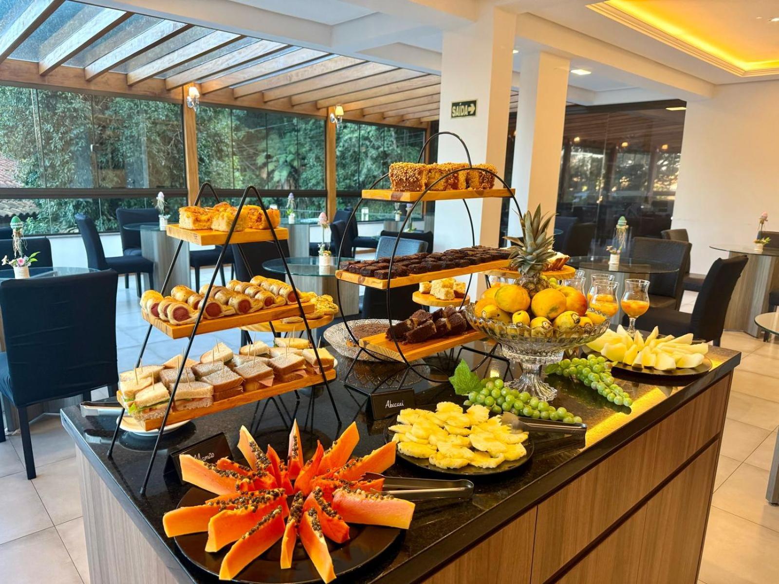 Golden Hills Hotel